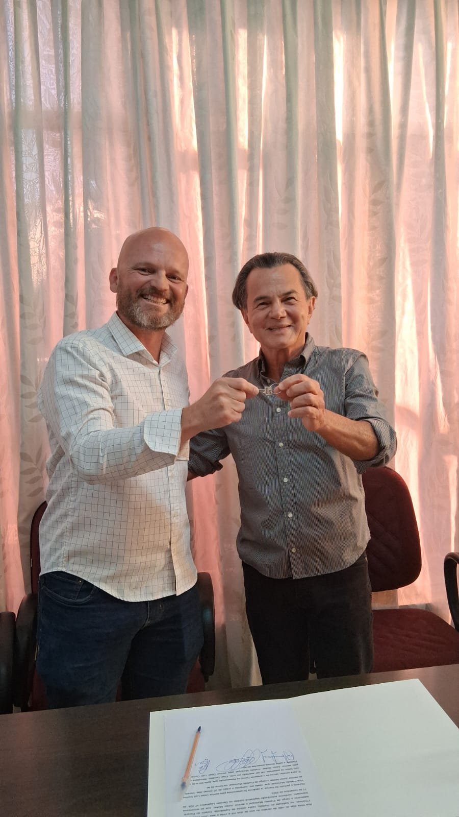 EM ATO REALIZADO NA SEXTA FEIRA (30), JUNIOR MOTTER REASSUME O COMANDO DO EXECUTIVO DE CAFELÂNDIA