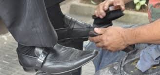 O Dia do Engraxate é comemorado em 27 de abril no Brasil