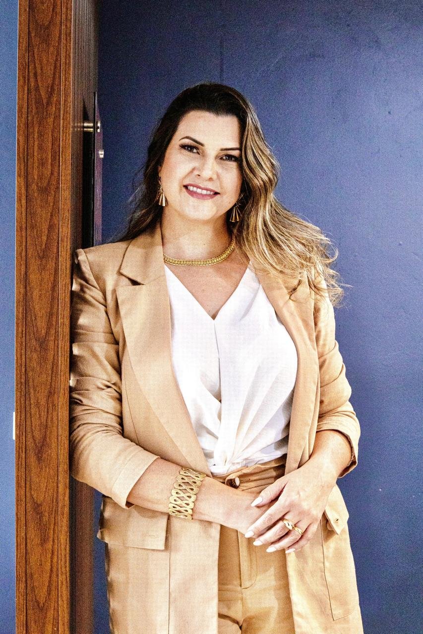 HOJE OS PARABÉNS VÃO PARA: DIZIELY CAROLINA ROCHA DE RÉ