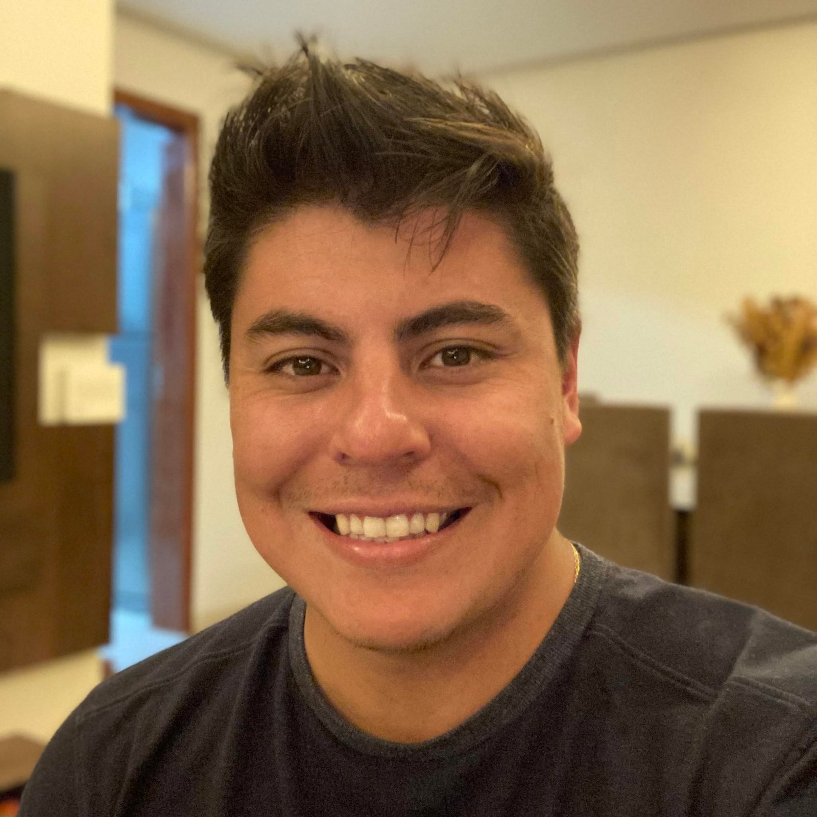 HOJE OS PARABÉNS VÃO PARA: MARCOS MAGRO